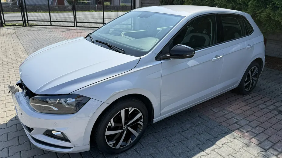 VOLKSWAGEN Polo -