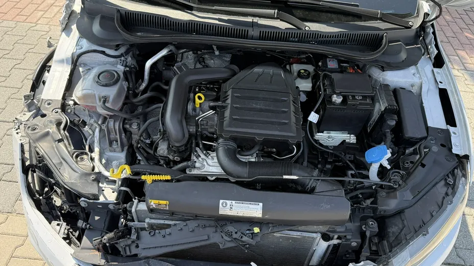 VOLKSWAGEN Polo -