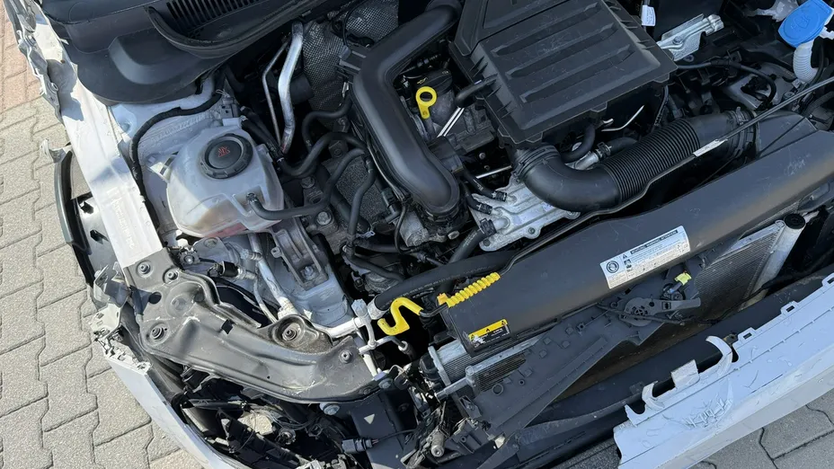 VOLKSWAGEN Polo -