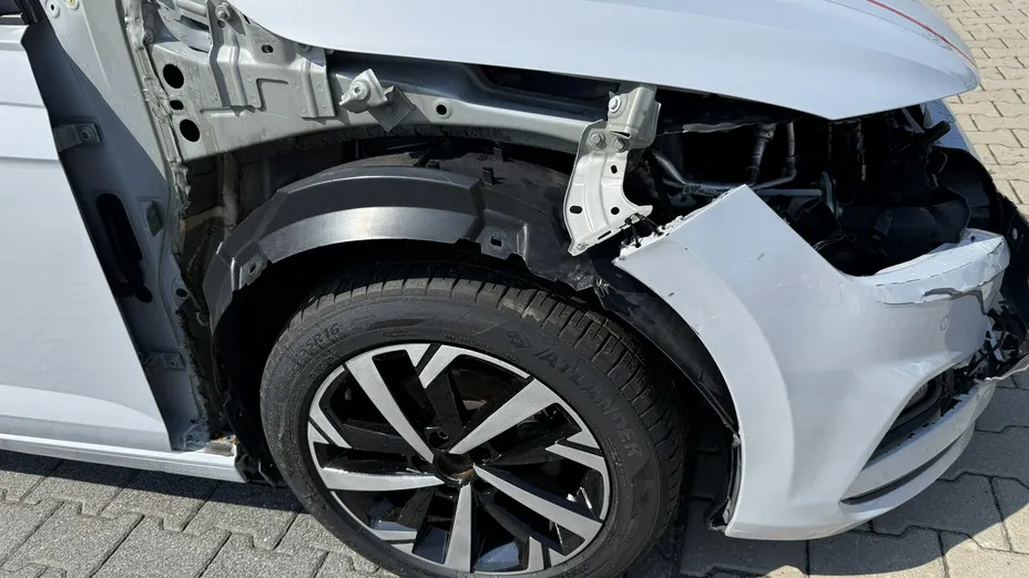 VOLKSWAGEN Polo -