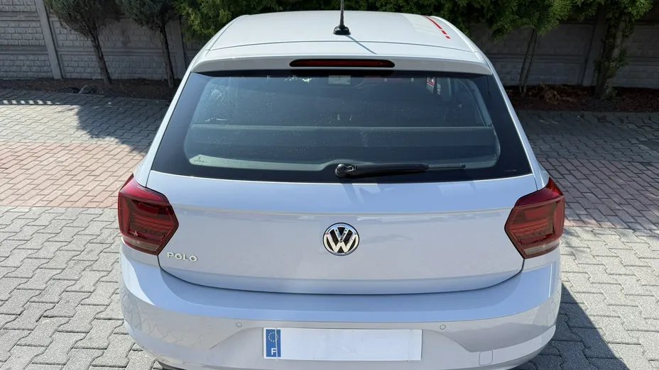VOLKSWAGEN Polo -