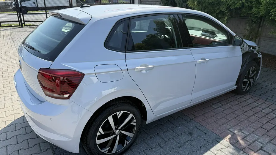 VOLKSWAGEN Polo -
