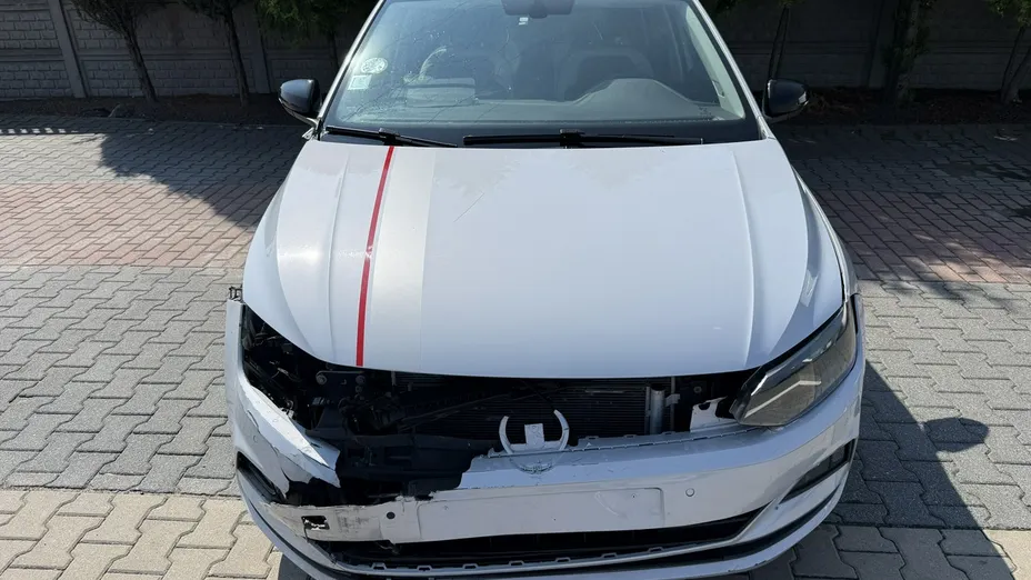 VOLKSWAGEN Polo -