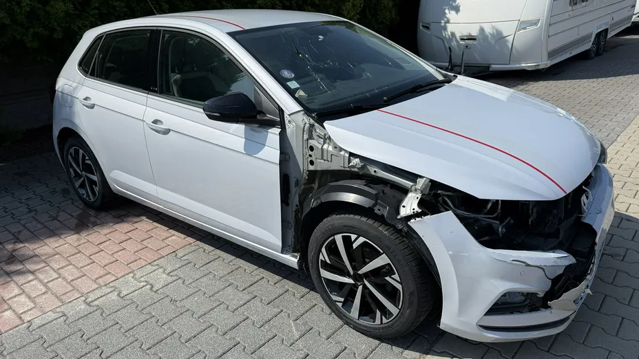 VOLKSWAGEN Polo -