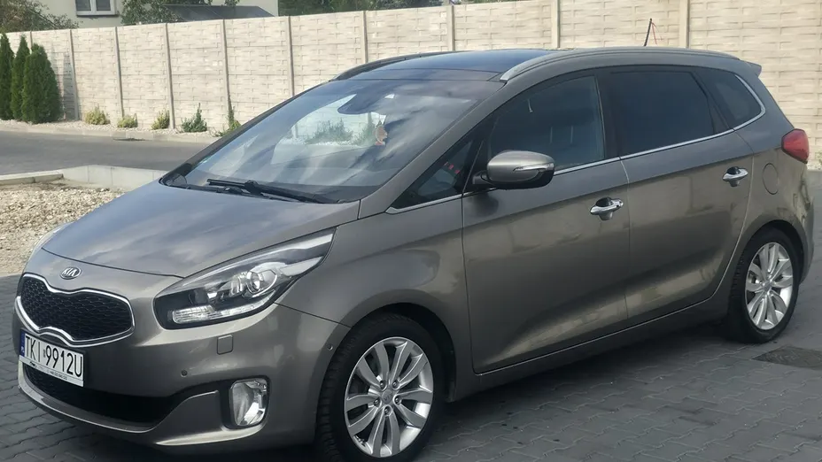 KIA Carens -
