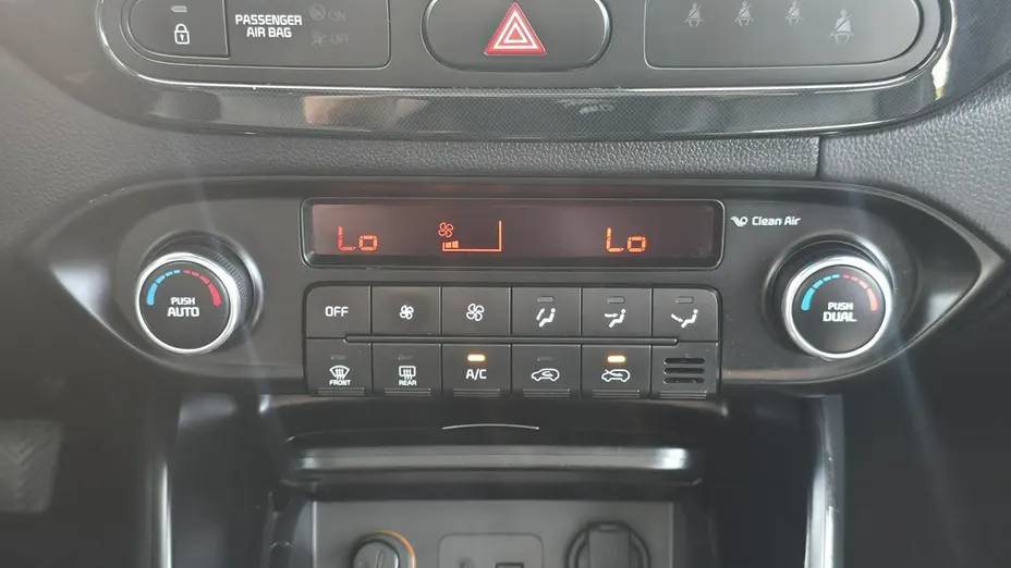 KIA Carens -