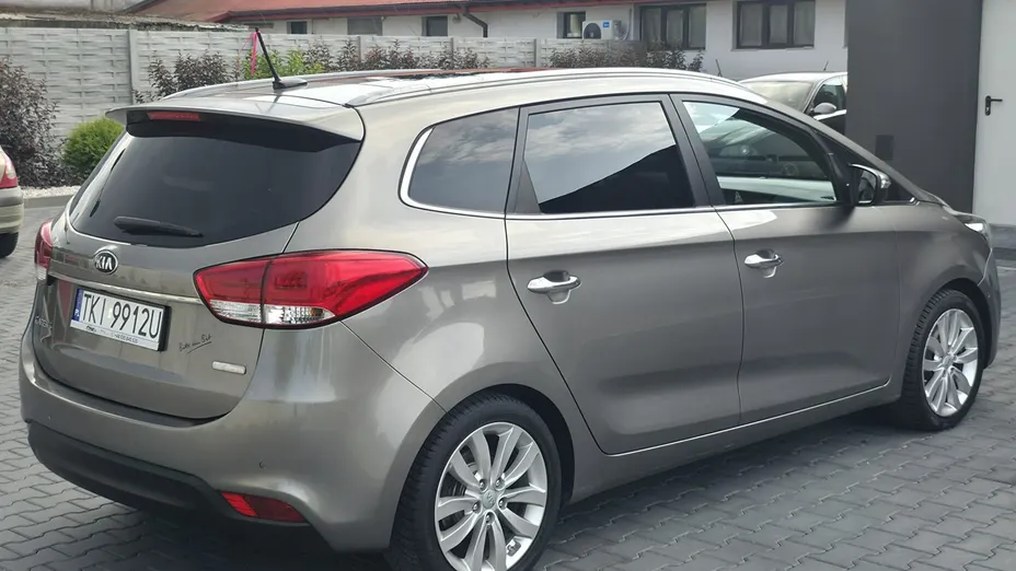 KIA Carens -
