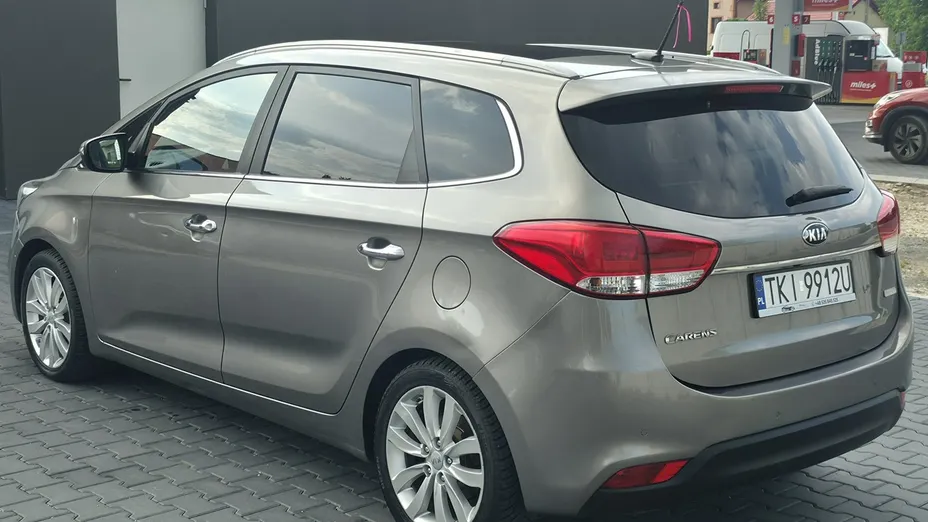 KIA Carens -