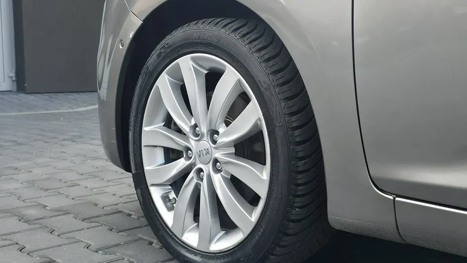 KIA Carens -