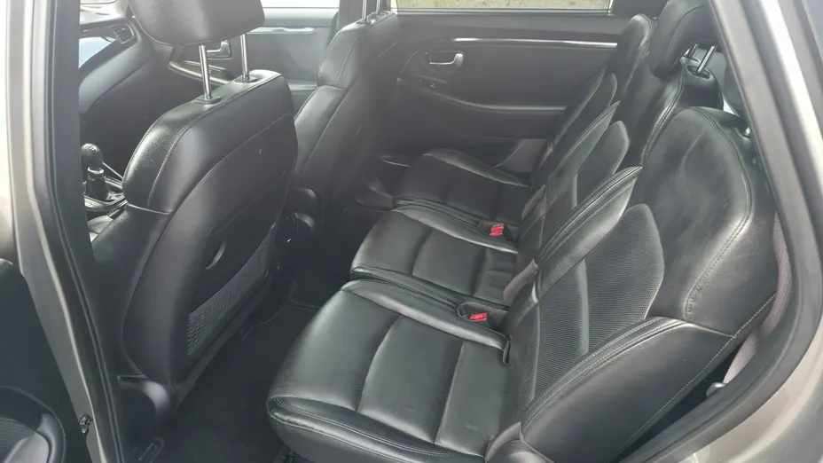 KIA Carens -