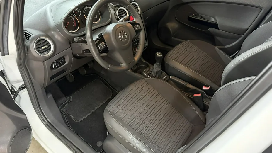 OPEL Corsa -