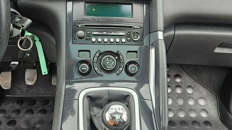 PEUGEOT 3008 -