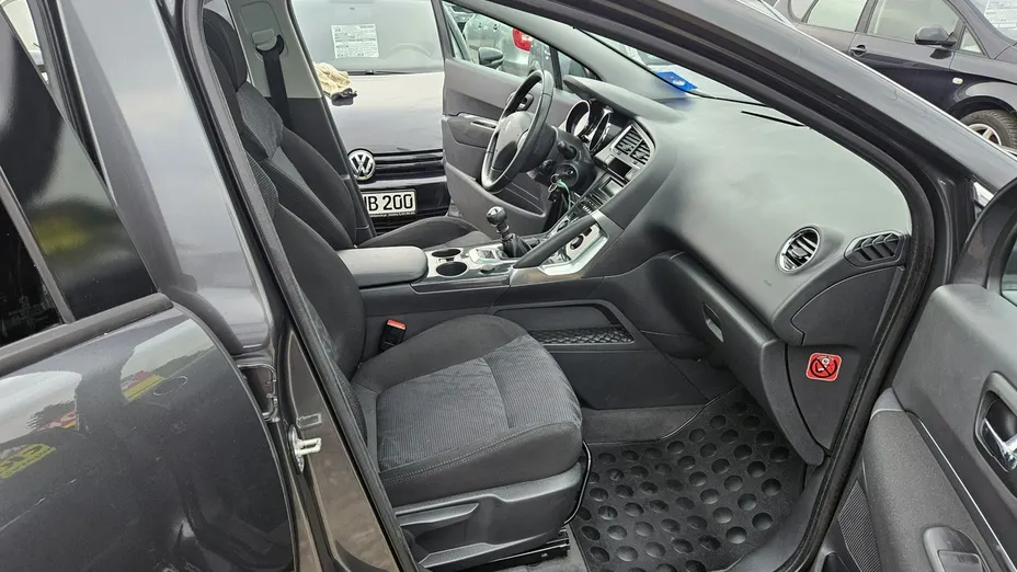 PEUGEOT 3008 -