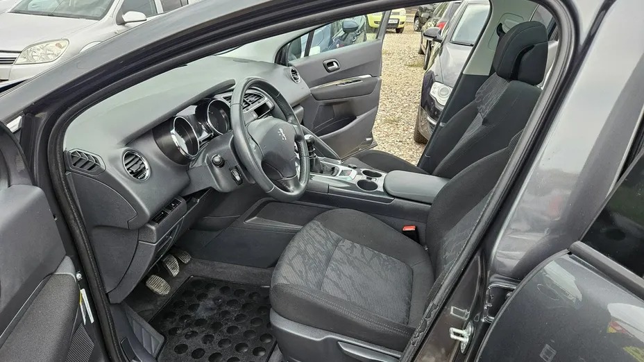 PEUGEOT 3008 -