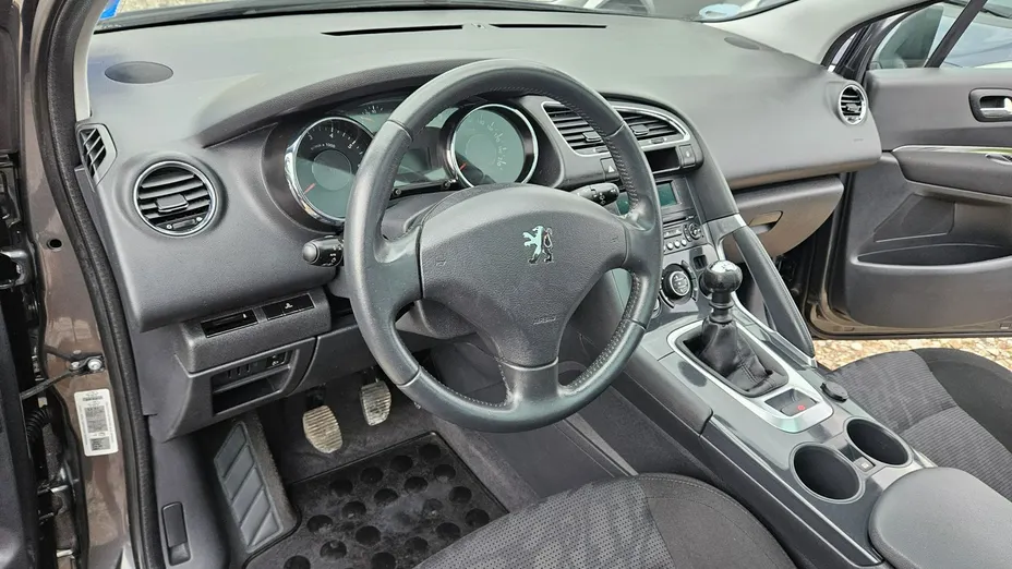 PEUGEOT 3008 -