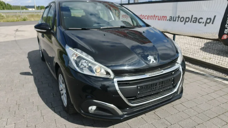 PEUGEOT 208 -