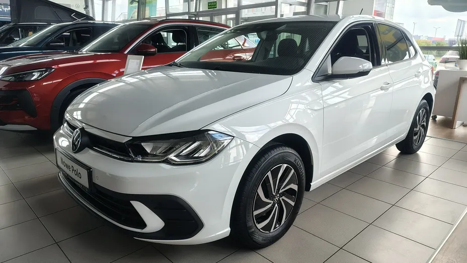 VOLKSWAGEN Polo -