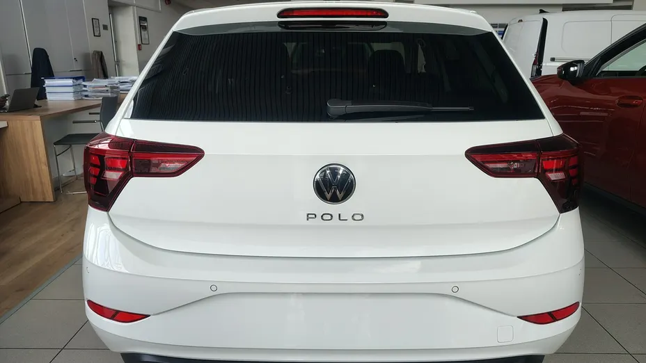 VOLKSWAGEN Polo -