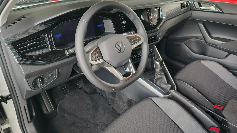 VOLKSWAGEN Polo -