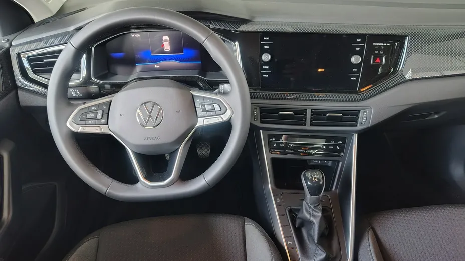 VOLKSWAGEN Polo -