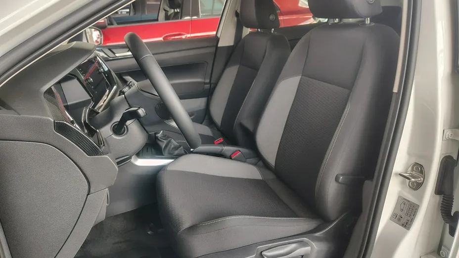VOLKSWAGEN Polo -