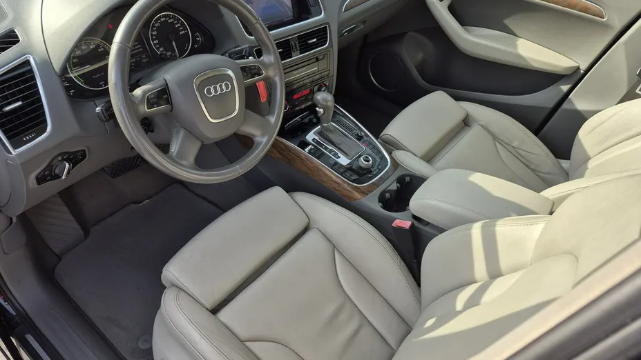 AUDI Q5 -