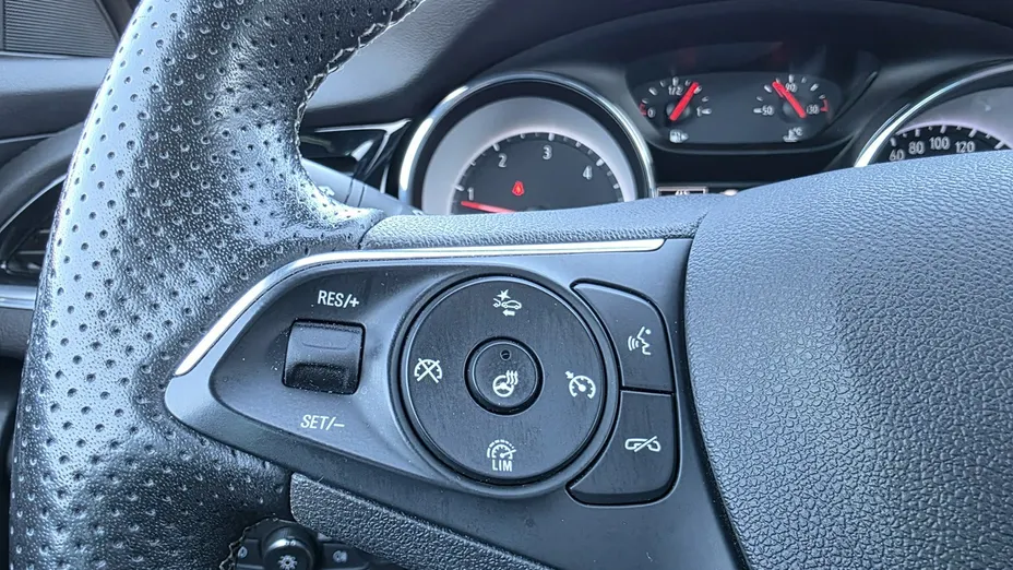 OPEL Insignia -