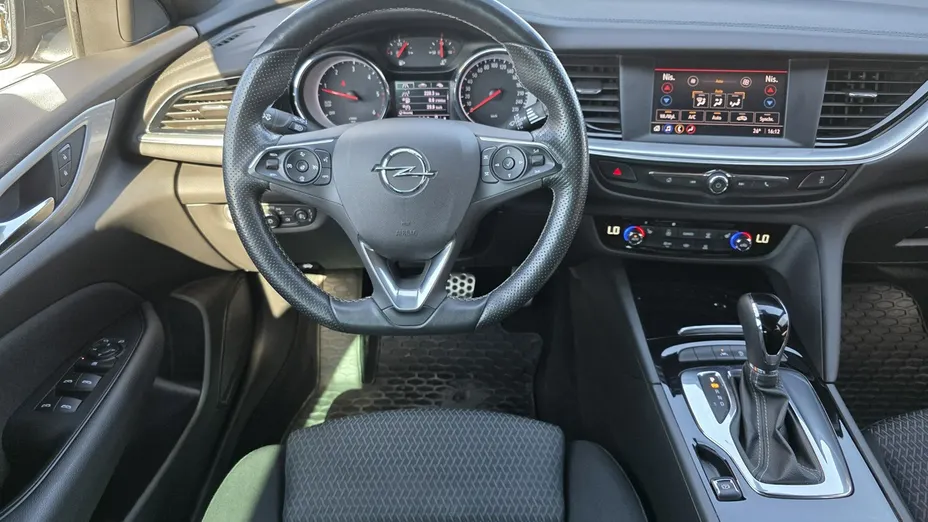 OPEL Insignia -