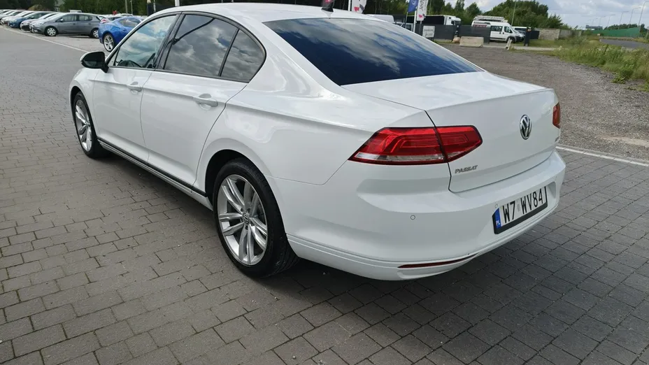 VOLKSWAGEN Passat -