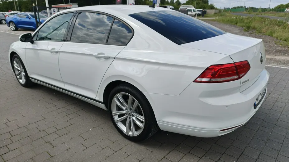 VOLKSWAGEN Passat -