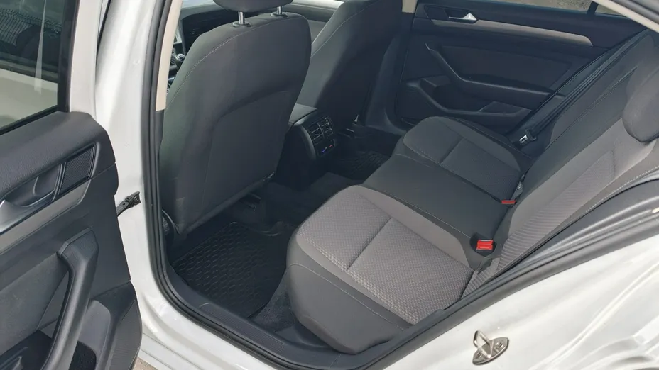 VOLKSWAGEN Passat -