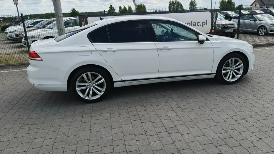 VOLKSWAGEN Passat -