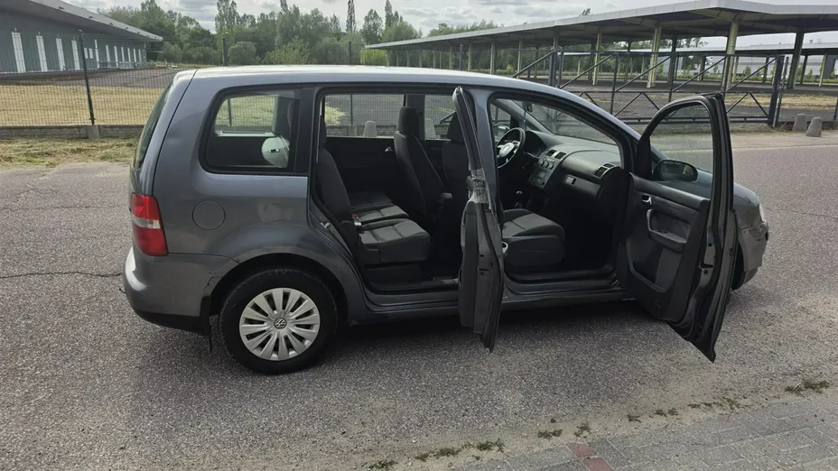 VOLKSWAGEN Touran -