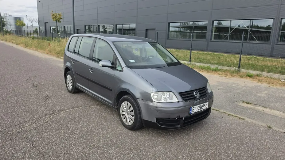 VOLKSWAGEN Touran -