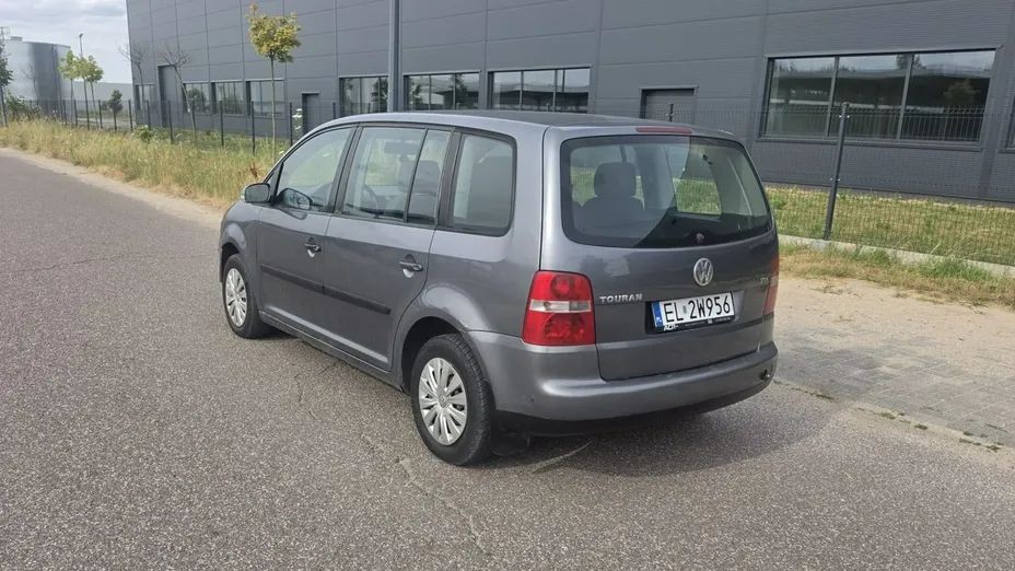 VOLKSWAGEN Touran -