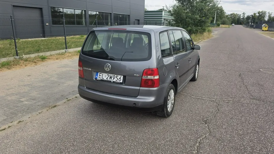 VOLKSWAGEN Touran -