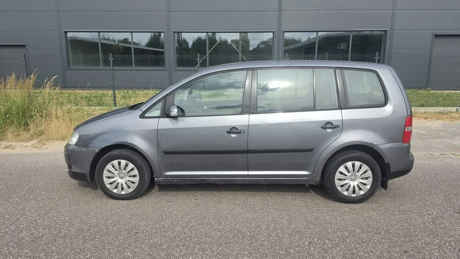 VOLKSWAGEN Touran -
