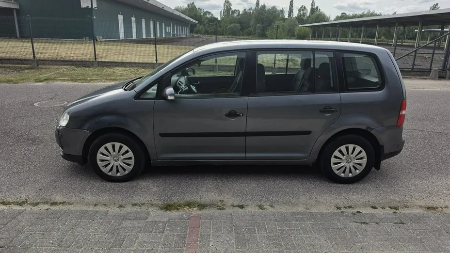 VOLKSWAGEN Touran -
