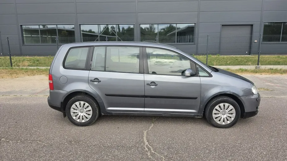 VOLKSWAGEN Touran -