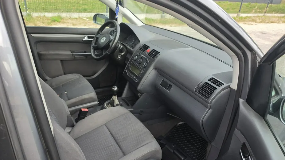 VOLKSWAGEN Touran -