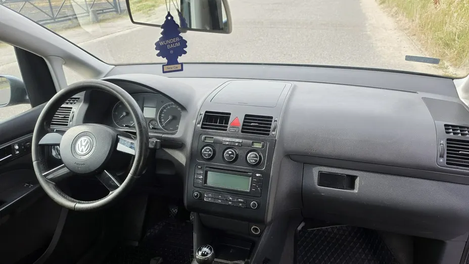 VOLKSWAGEN Touran -