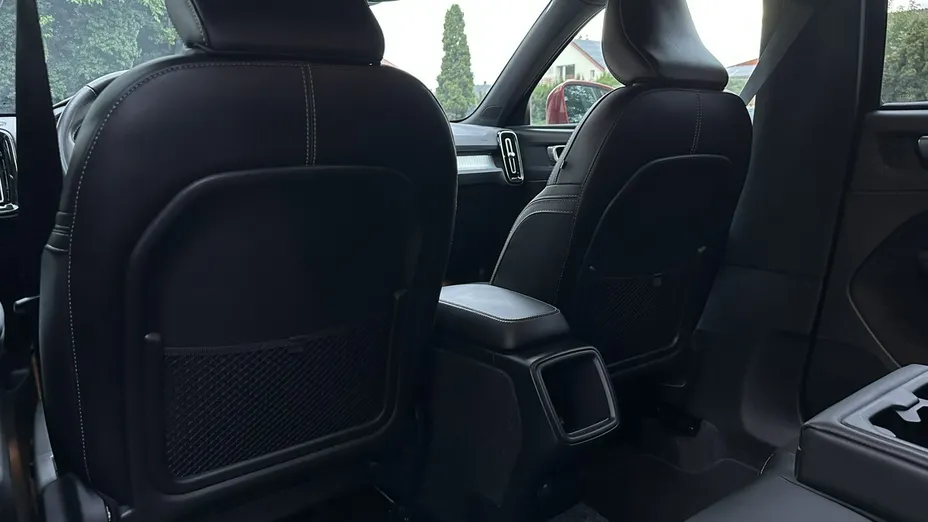 VOLVO XC40 -