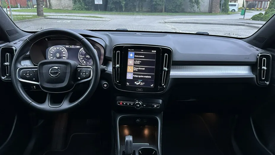 VOLVO XC40 -