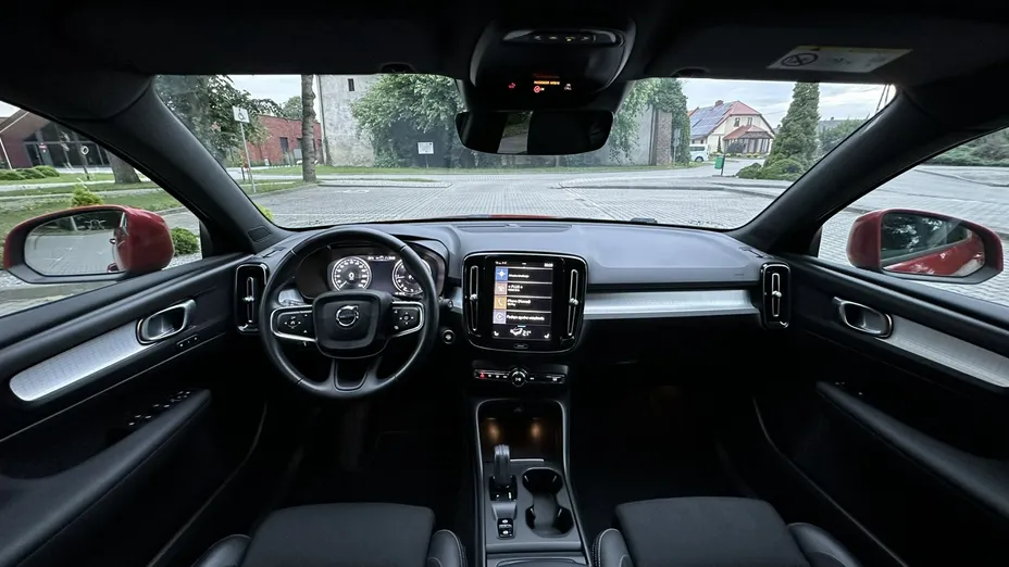 VOLVO XC40 -
