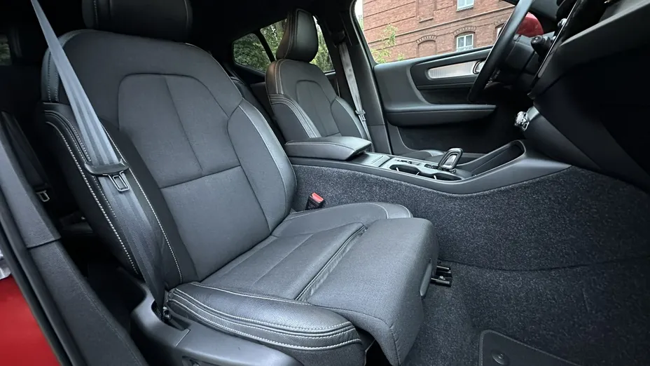 VOLVO XC40 -