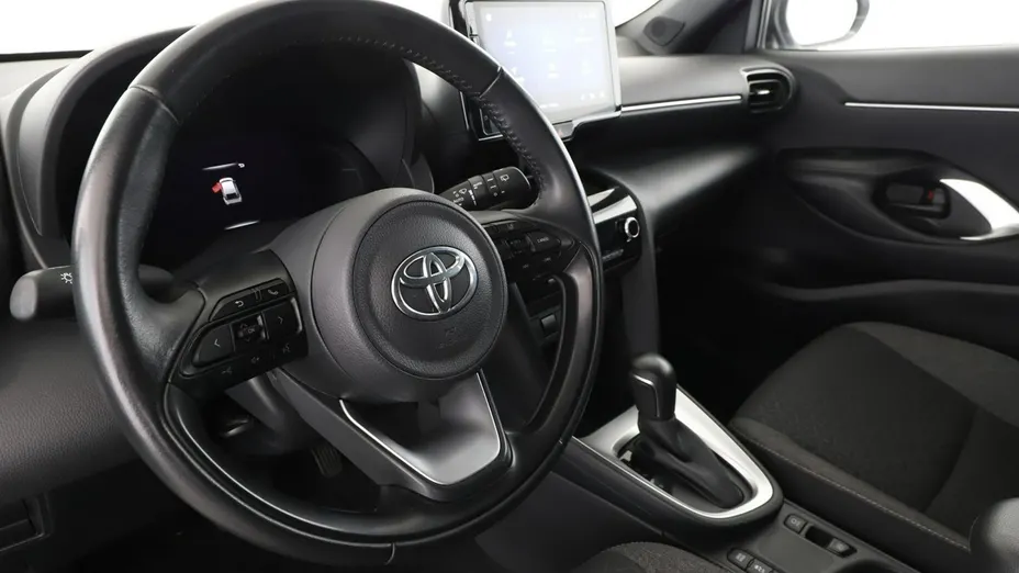 TOYOTA Yaris Cross -