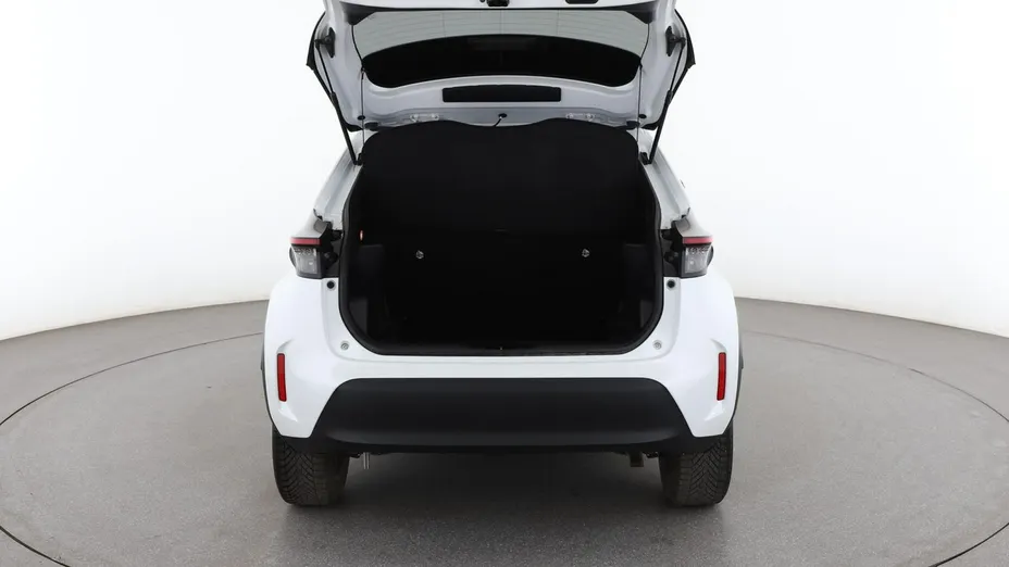 TOYOTA Yaris Cross -
