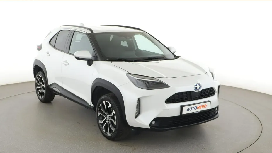 TOYOTA Yaris Cross -