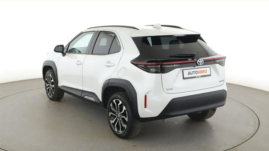 TOYOTA Yaris Cross -
