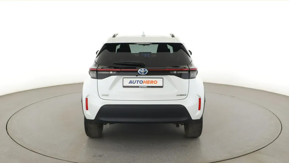 TOYOTA Yaris Cross -